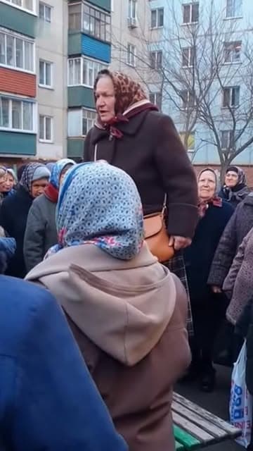 Когда во дворе начинается утренняя мобилизация бабушек — лучше просто не вмешиваться 😂
Такие сцены можно воссоздать под любую идею 🎬✨
Больше видео у меня в профиле — заходи, подписывайся 🤝🔥

#ai #aivideo #aicreator #genai
#sora #soravideo #aicreation
#creativestudio #videocreator
#cinematicai #viralvideo
#reelsvideo #тренд #креатив
#искусственныйинтеллект
#нейросети #креативныевидео
#контентмейкер #создаювидео