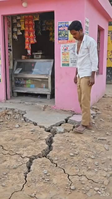 Ye video AI se bana hai 🤖🔥 📈 
Future technology ka cinematic glimpse 😮‍🔥 

Socho jab AI imagination ko reality bana de…
Har scene, har motion, har detail — sab AI power 💡 

Aaj AI sirf tool nahi, creativity ka future hai 🚀 
Agar tumhe bhi AI videos, future tech aur cinematic visuals pasand hain 
to ye reel end tak dekho 👀🔥 

Comment karo: “AI 🔥” 
Aur follow karo — roz aise hi AI videos ke liye 💯
..
..
..
#viralreel
#trendingreels
#aiedit
#reelsinstagram
#instareels